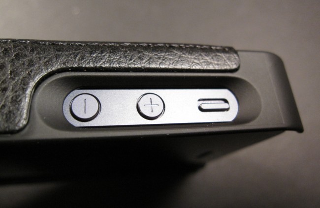Targus Wallet Case for iPhone 5 volume buttons